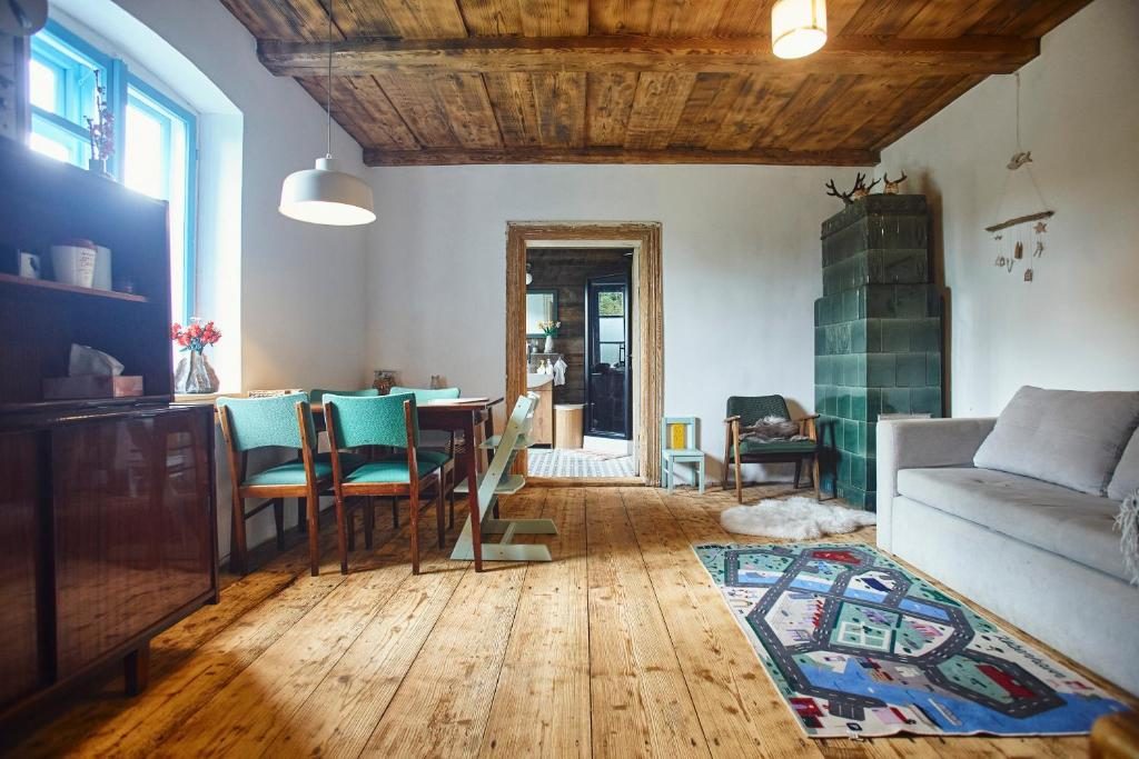 Salon i piec kaflowy